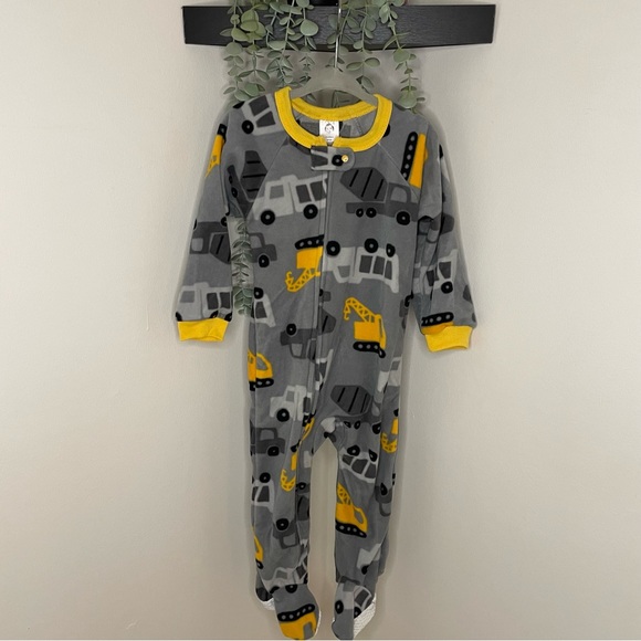 NWOT Bundle Of Two Zippered Fleece Onesies 24 Months Gerber & Carter’s - Picture 4 of 12